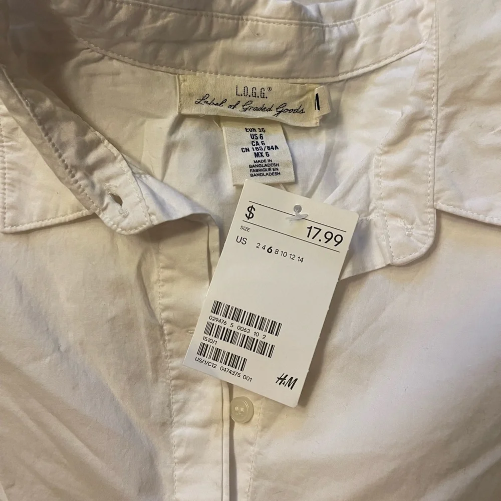 🆕H&M white Oxford like t-shirt, size 6/M - Picture 2 of 2